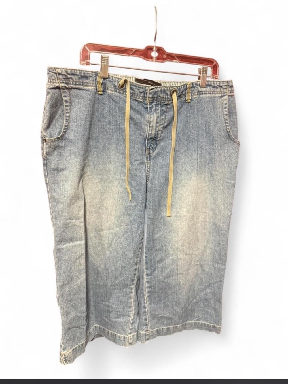 Venezia Jeans Clothing Co. women's cropped denim Capri